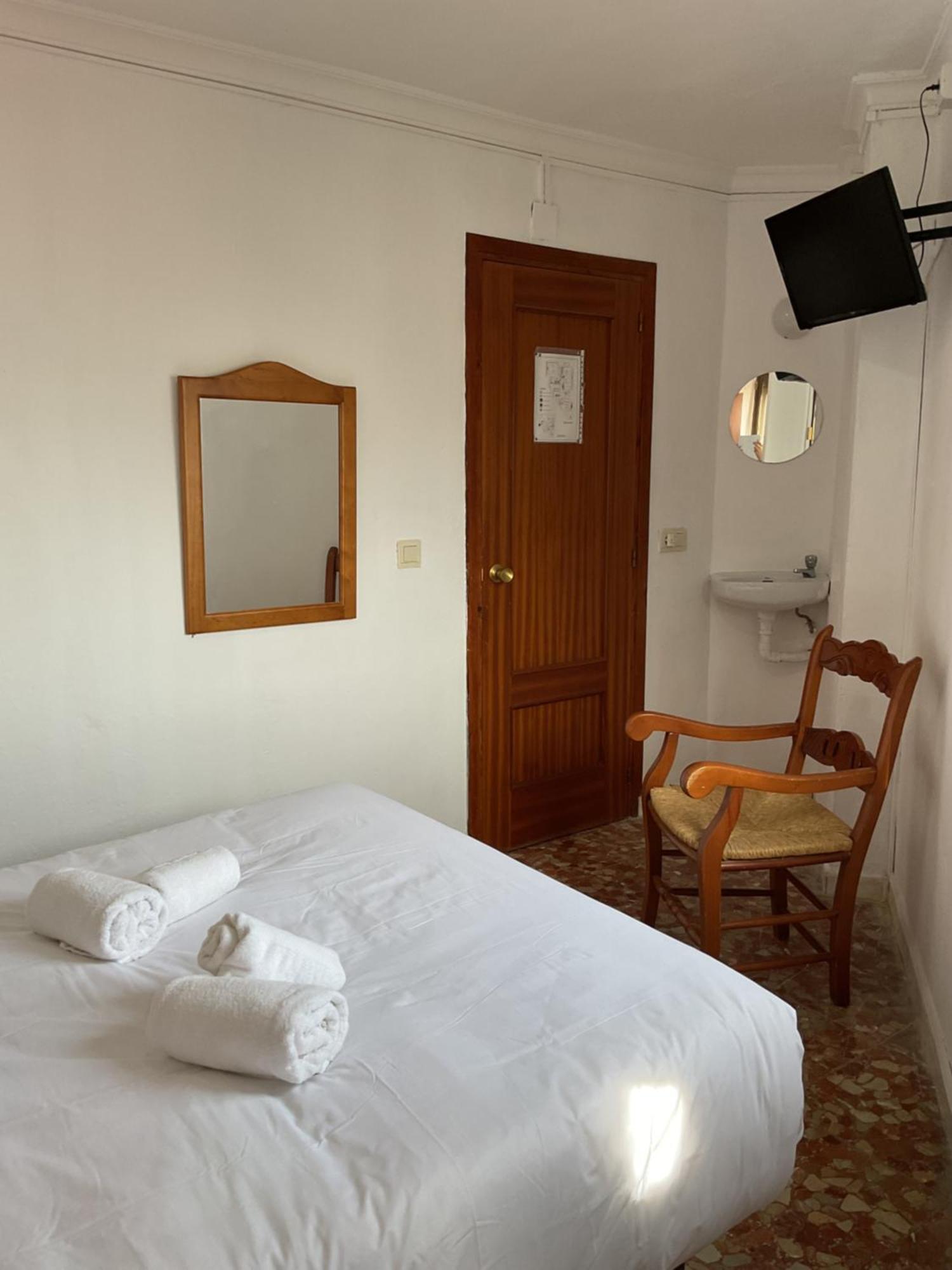 Hostal San Miguel By Croma Estepona Bagian luar foto